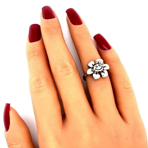 Smiling Flower Ring - Picture 3 of 4